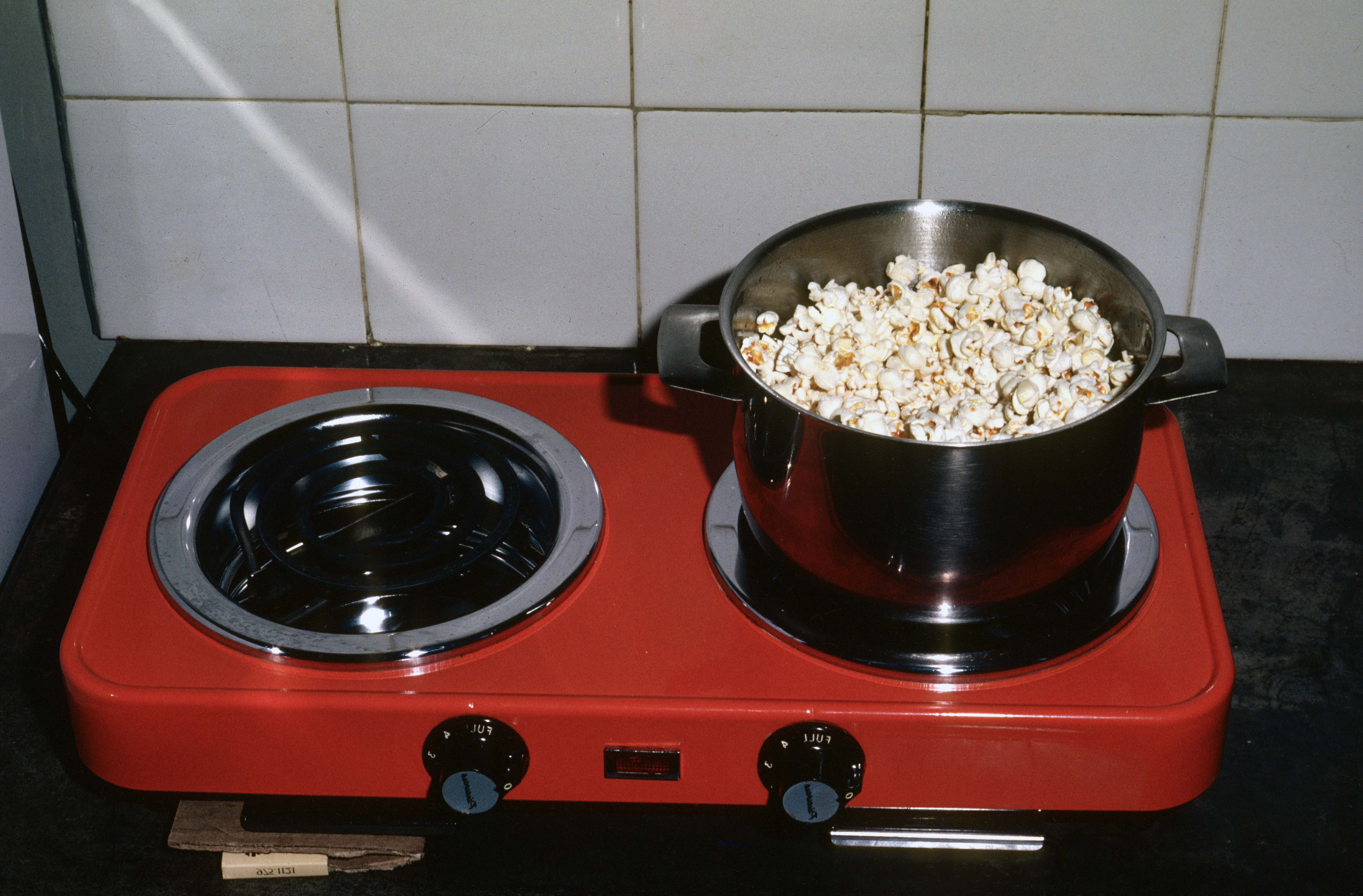 The two-burner stove top in Twee Rivieren not only served to warm the kitchen (or field ‘lab’) sufficiently for our treadmill experiments, but also was well suited for making popcorn at the same time.